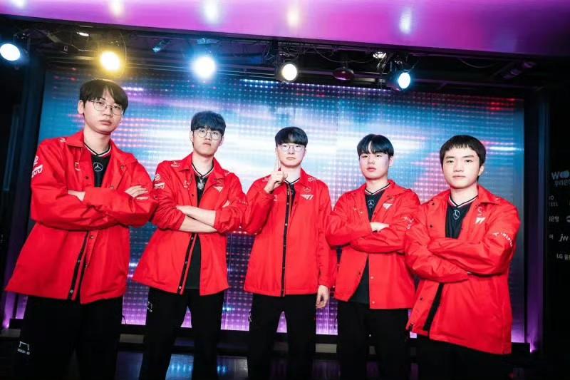 开云体育平台APP-EDG轻取T1，Uzi开启传奇时刻宿命之战2025世界赛，技惊四座