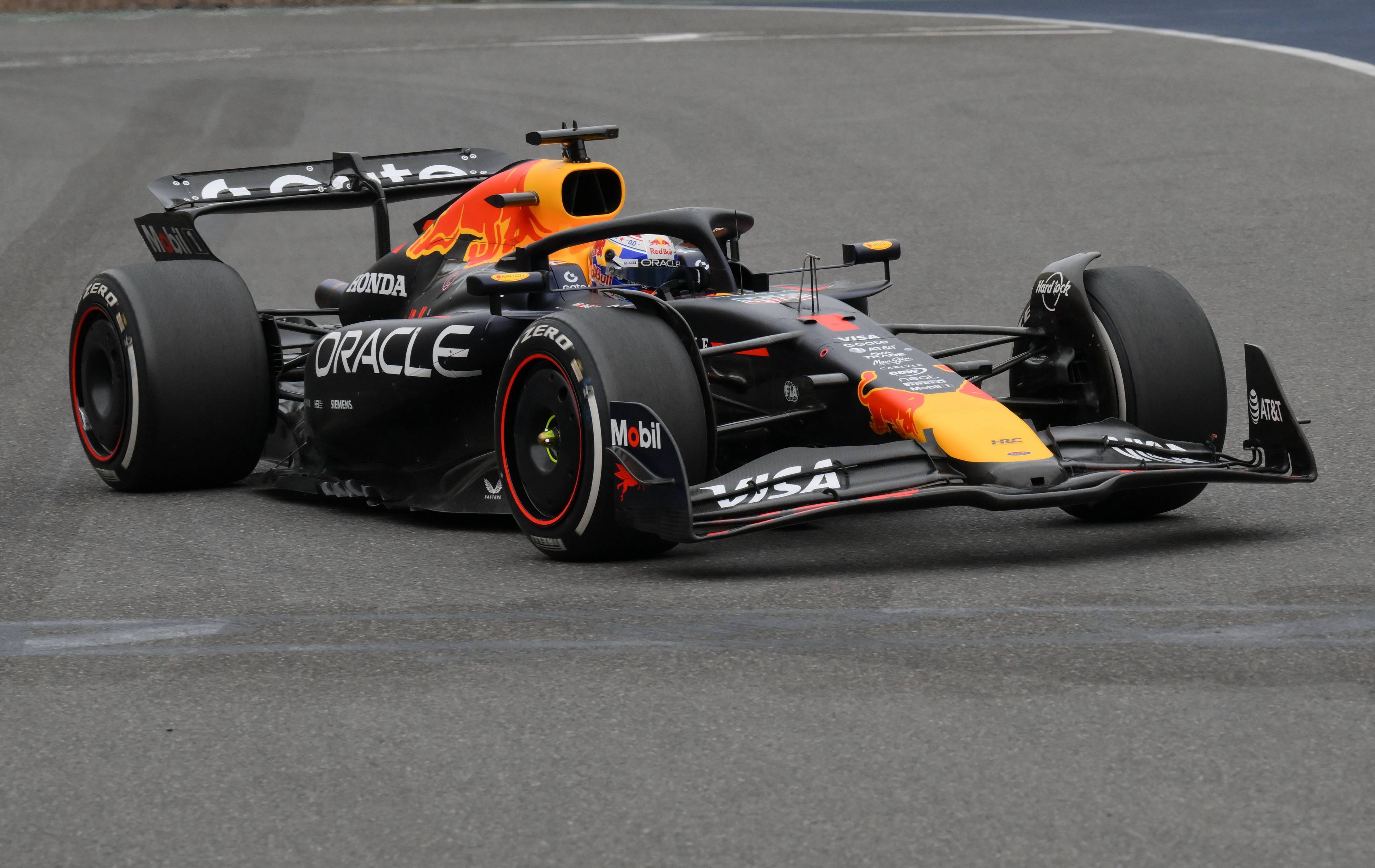 红牛车队完胜迈凯伦,拉塞尔高光表现 红牛车队完胜迈凯伦,拉塞尔高光表现